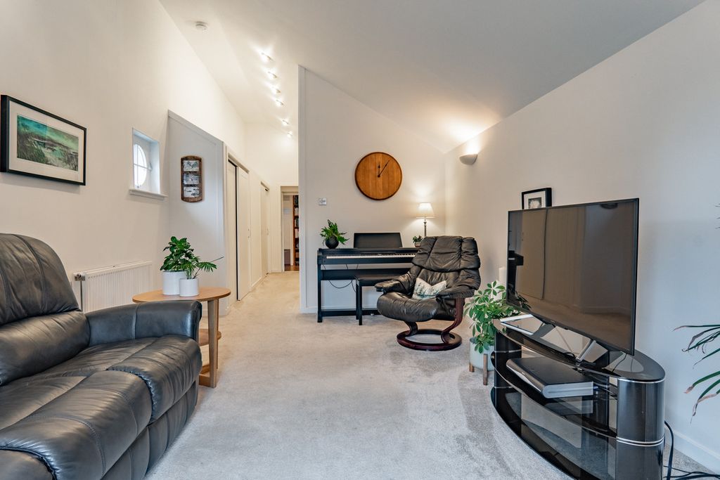 Property photo 2 of 36