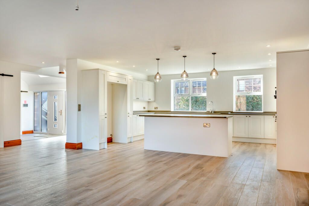 Property photo 3 of 22 Kitchen