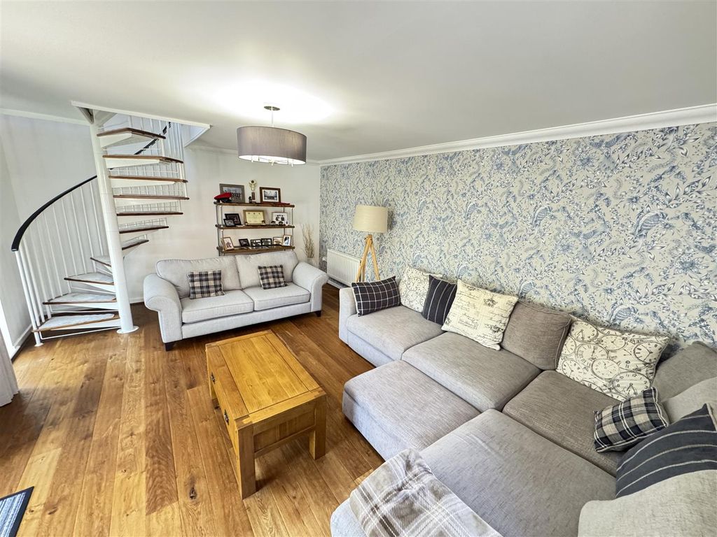 Property photo 2 of 35