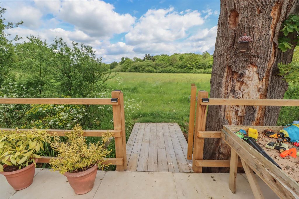 Property photo 2 of 24 Tany Ralt Garden-2.Jpg