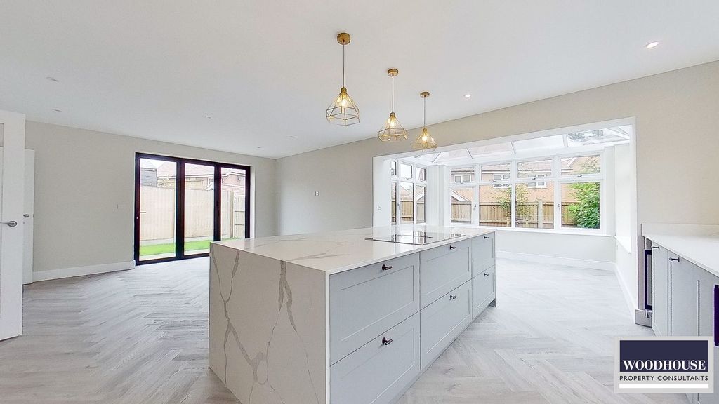 Property photo 3 of 28