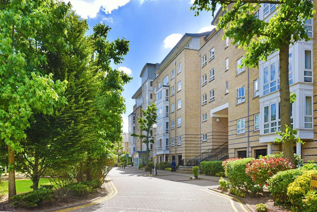 Property photo 1 of 12 St David's Square (12).Jpg