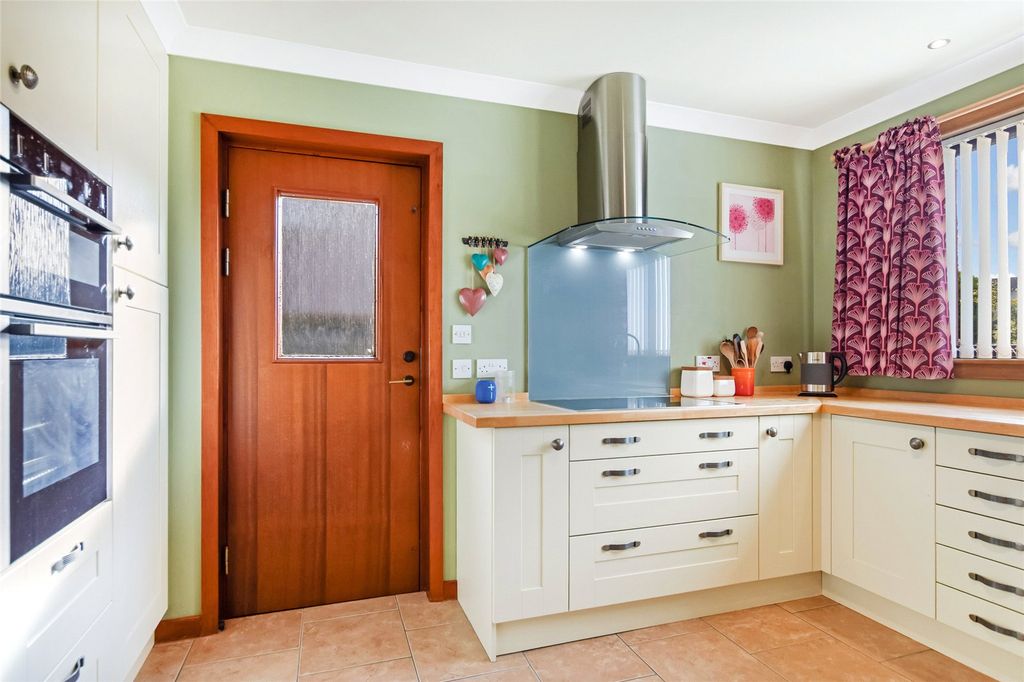 Property photo 3 of 21 Kitchen