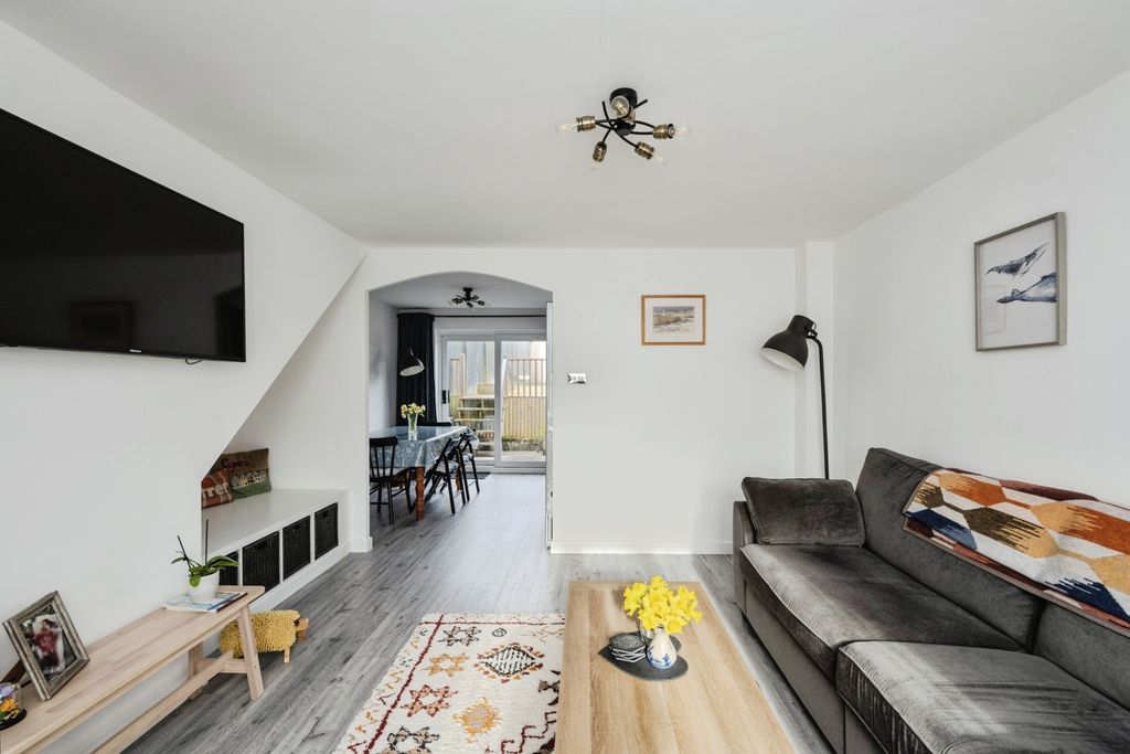 Property photo 3 of 19 Pbox-Img.Jpg