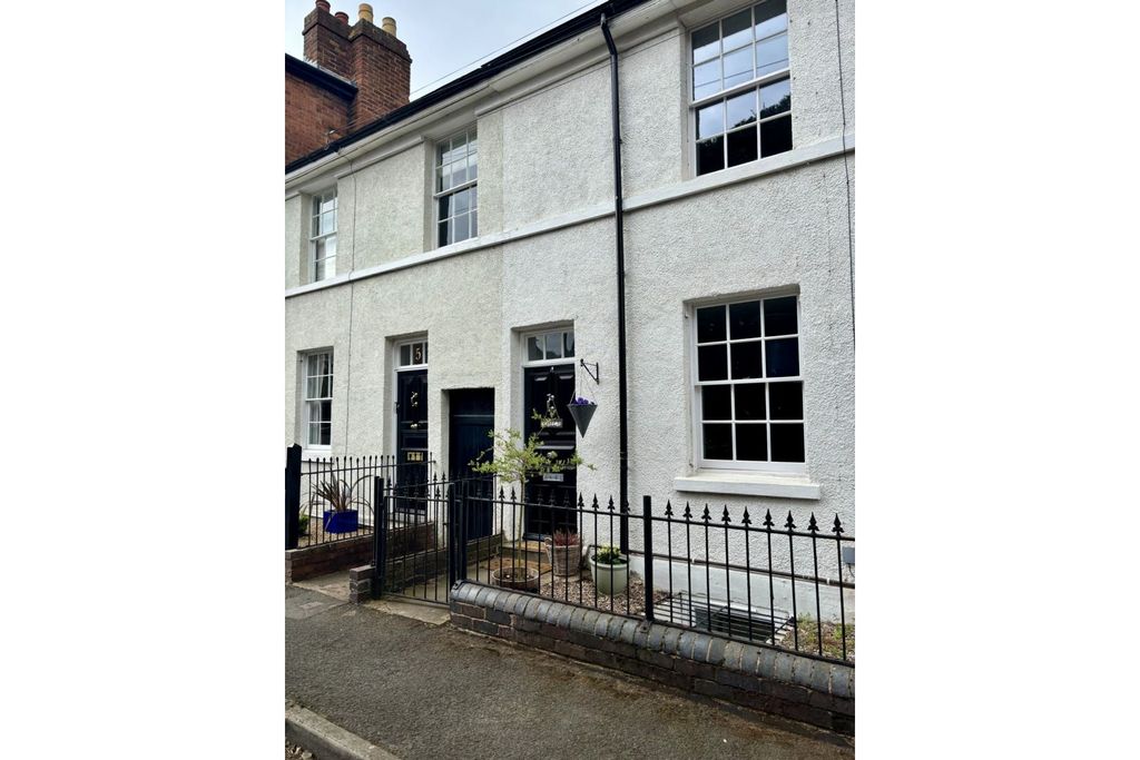 Property photo 2 of 18
