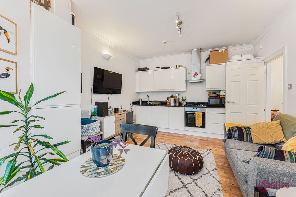 Property photo 3 of 19 Kitchen