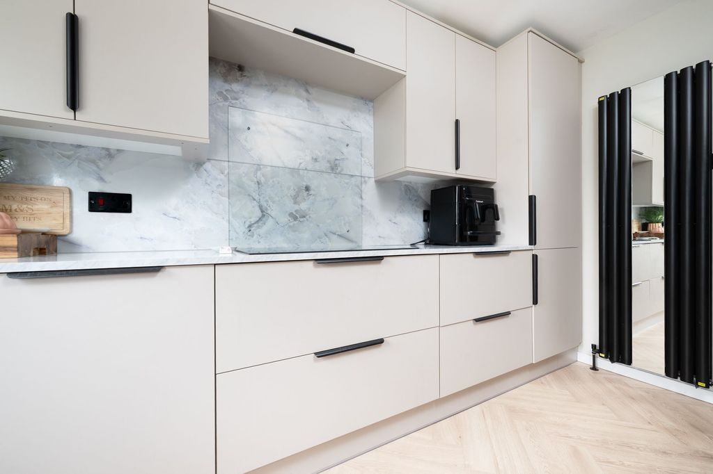 Property photo 2 of 27