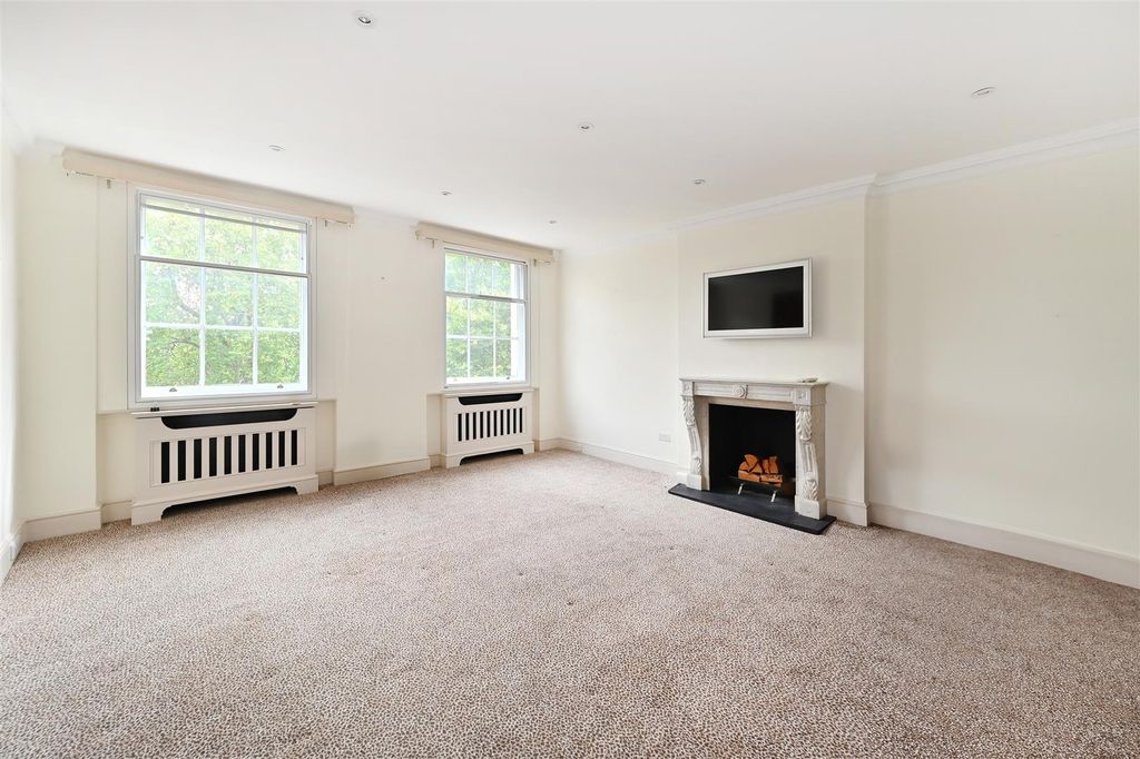Property photo 3 of 17 3-114-Eaton-Square (1).Jpg