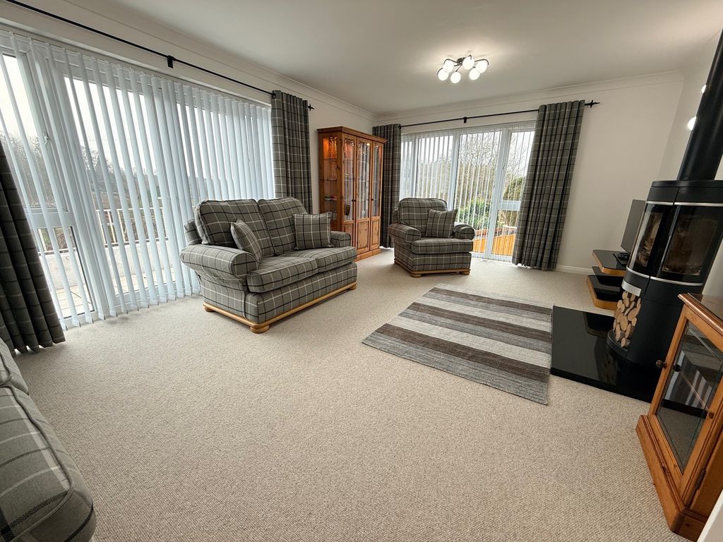 Property photo 2 of 25 Lounge