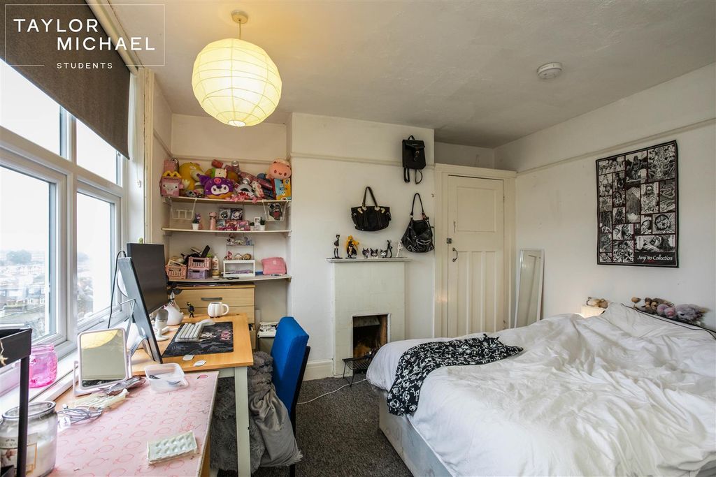 Property photo 3 of 15 Bedroom