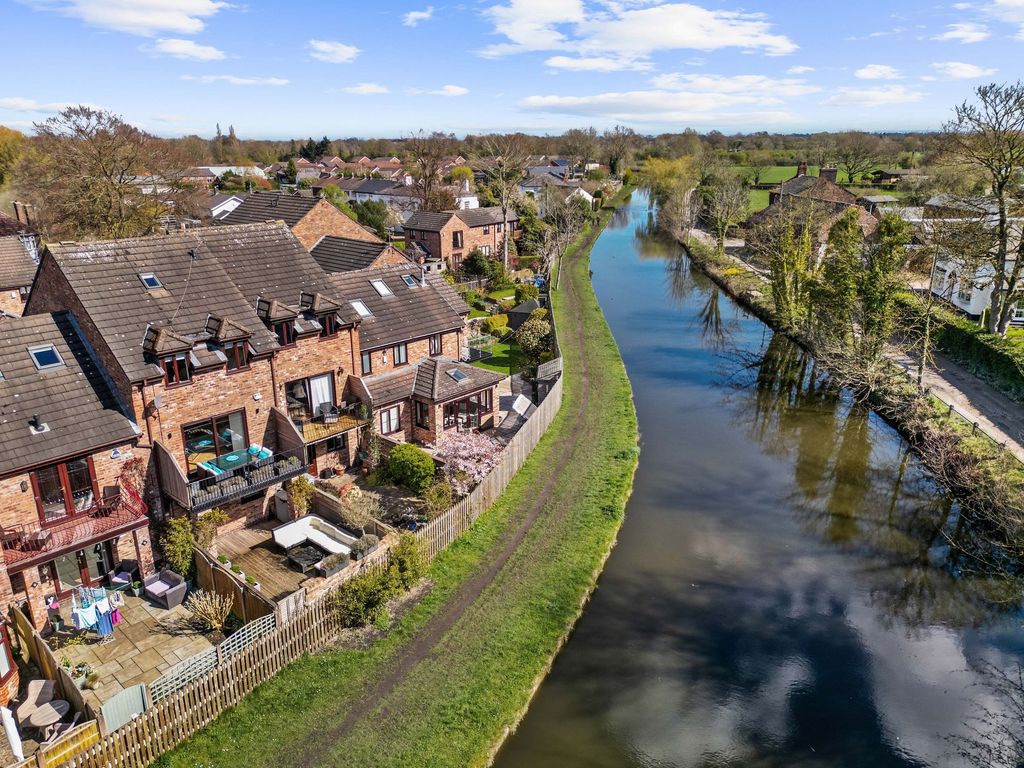 Property photo 2 of 27