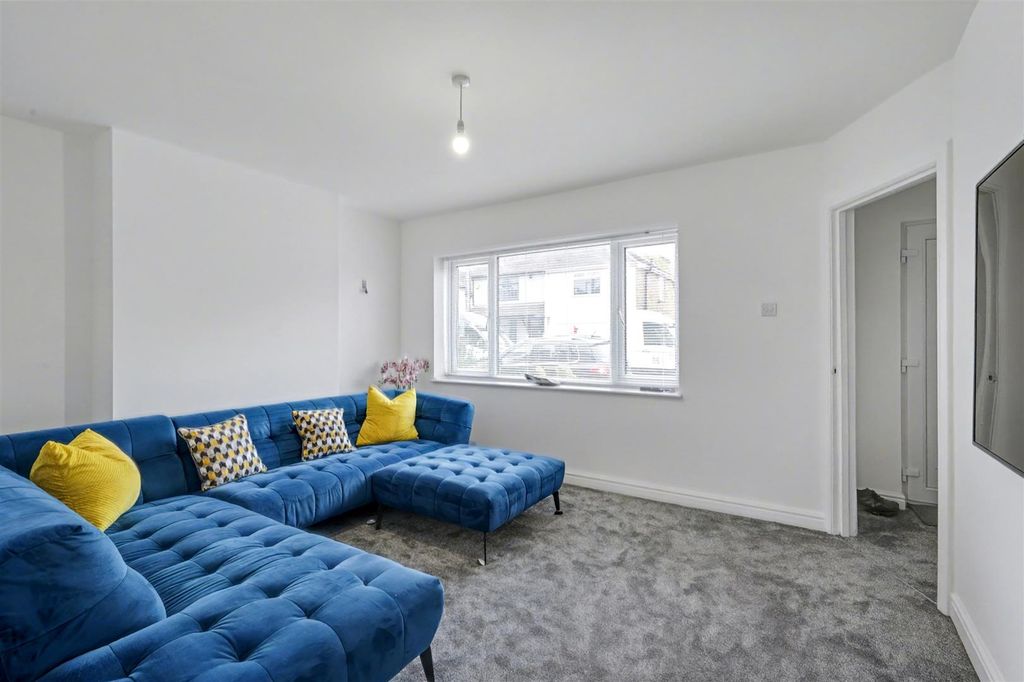 Property photo 2 of 15 Lounge/Sitting Room