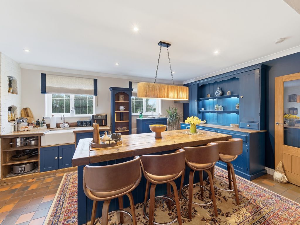 Property photo 2 of 30