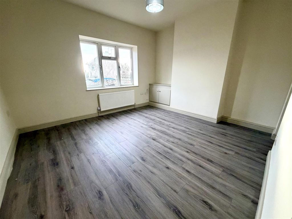 Property photo 3 of 12 Tempimagebx6M8T.Jpg