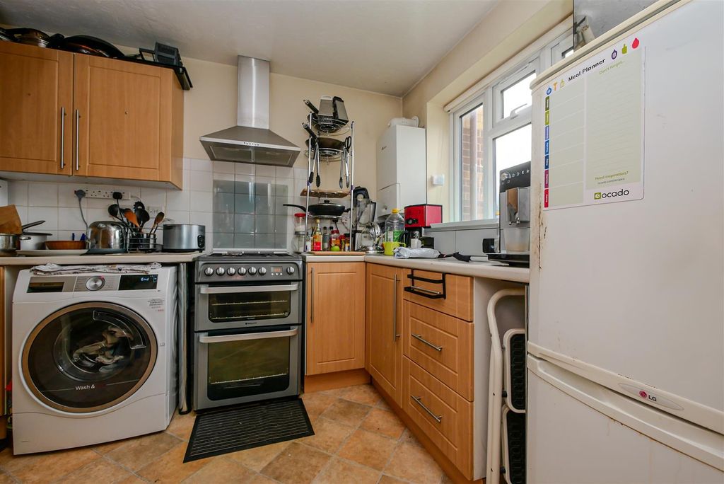 Property photo 3 of 6 Kitchen
