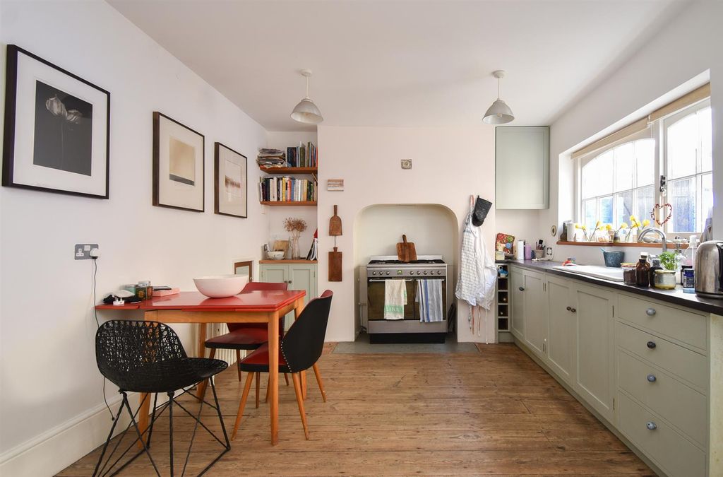 Property photo 3 of 32 Kitchen