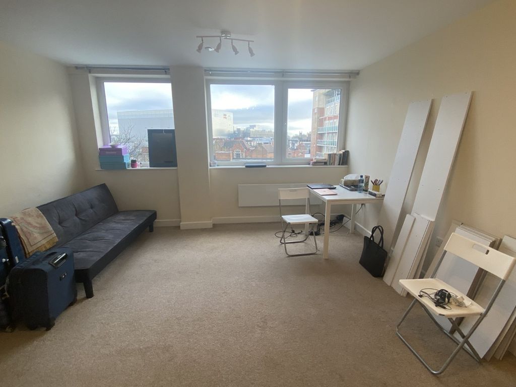 Property photo 3 of 6 Lounge