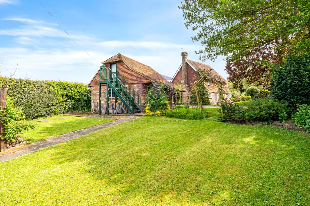 Property photo 1 of 17 Hop House For Sale, Maxwellproperties.Co.uk
