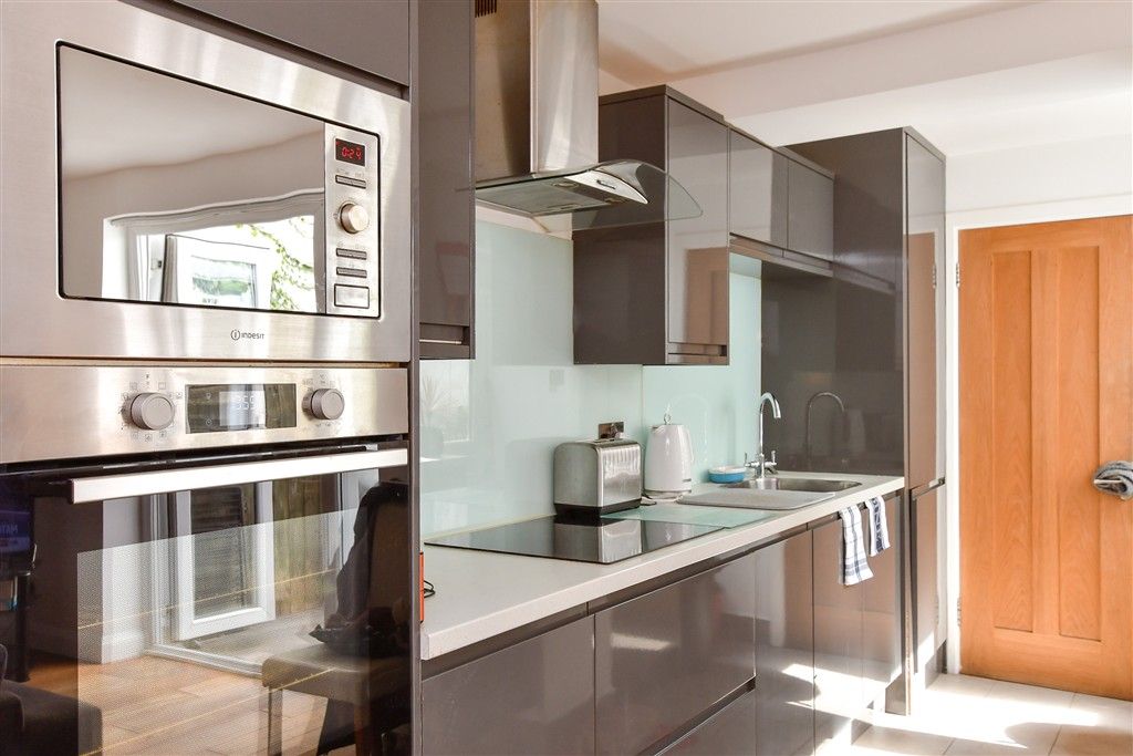 Property photo 2 of 4 Lounge/ Kitchen
