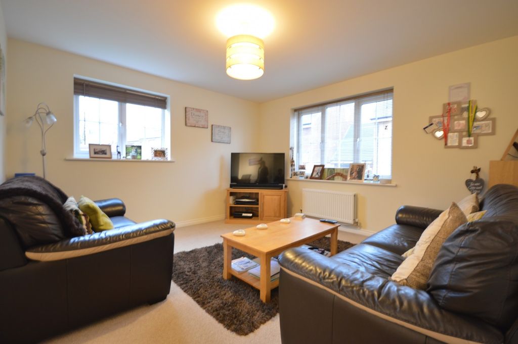 Property photo 3 of 8 Lounge