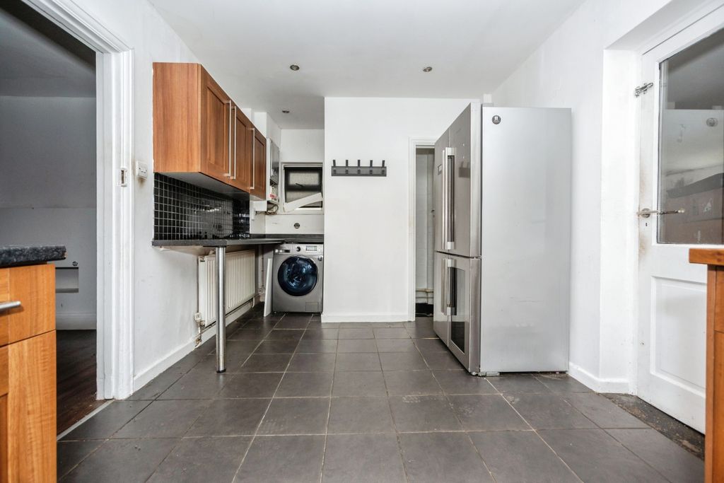 Property photo 2 of 3 Cb615Eb1c403F011bae27c1E522Dbc51