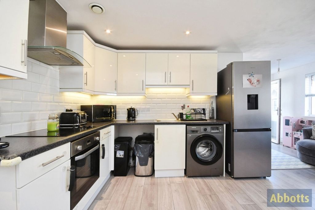 Property photo 3 of 19 Pbox-Img.Jpg