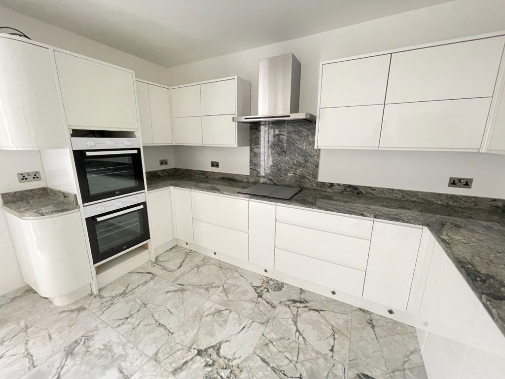 Property photo 2 of 14 2610603
