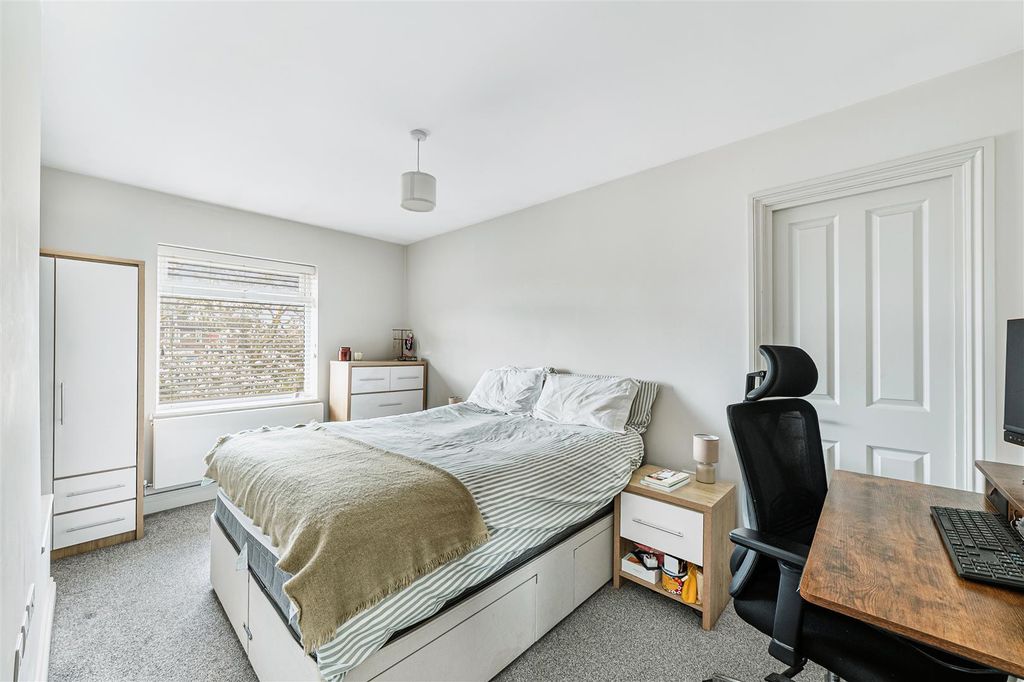 Property photo 3 of 11 Fff 223 Noel Road-6.Jpg