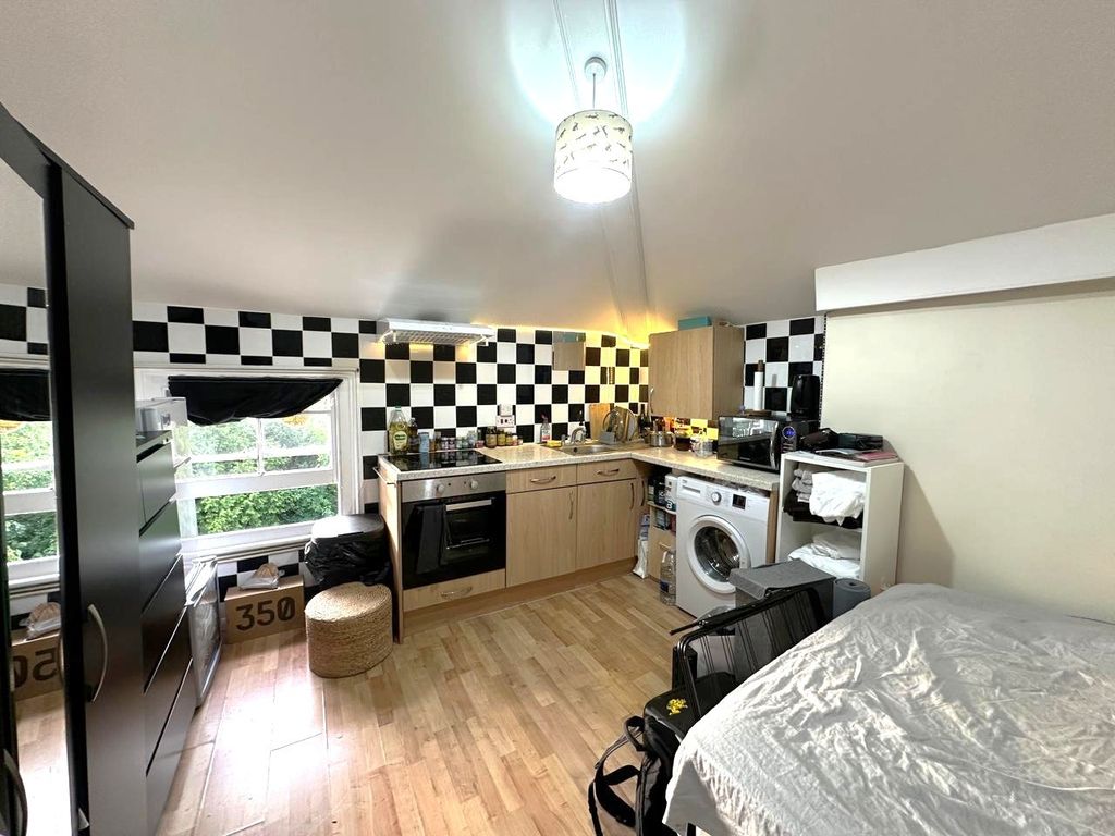 Property photo 2 of 3
