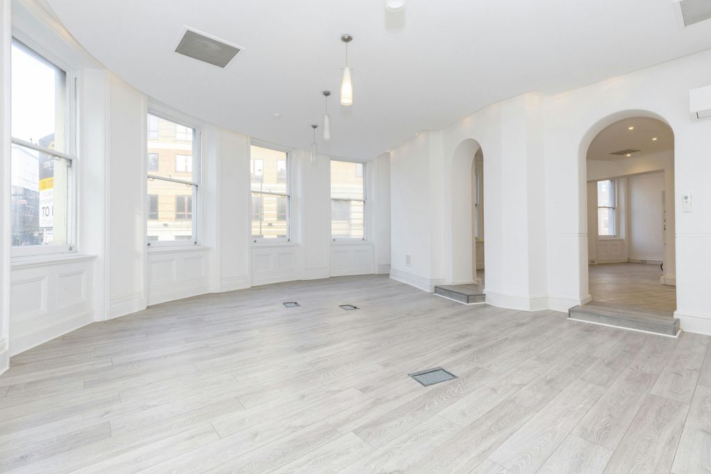 Property photo 2 of 19 359 Goswell Road   04.Jpg