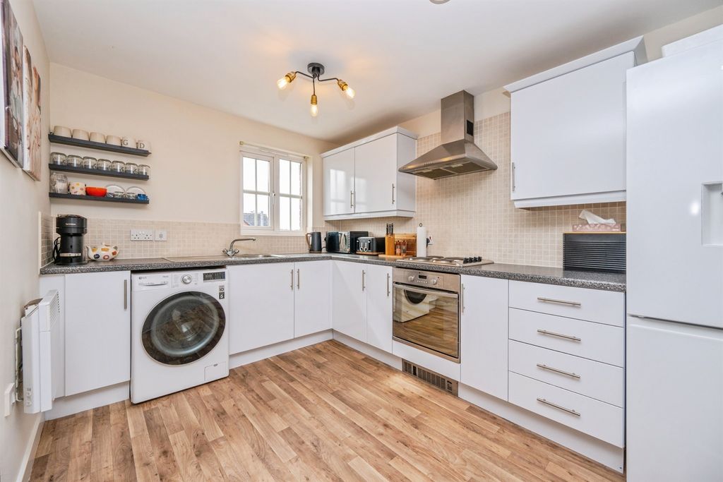 Property photo 2 of 17