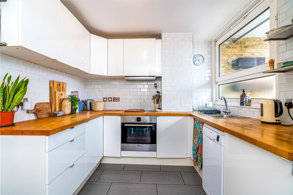 Property photo 2 of 11 Photo 01