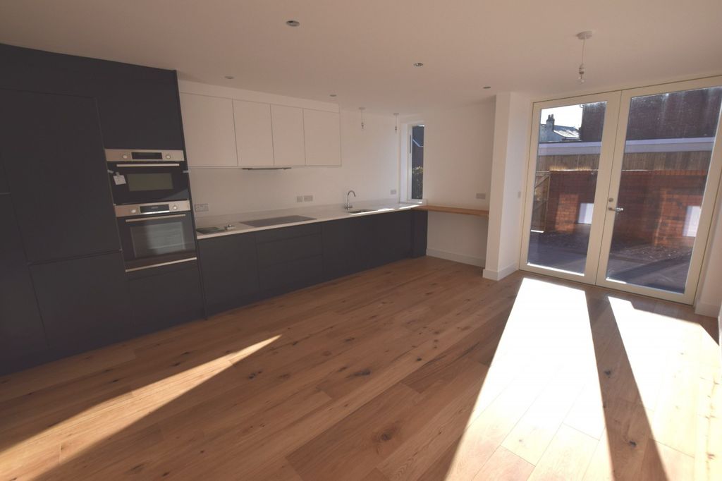 Property photo 2 of 10 Kitchen