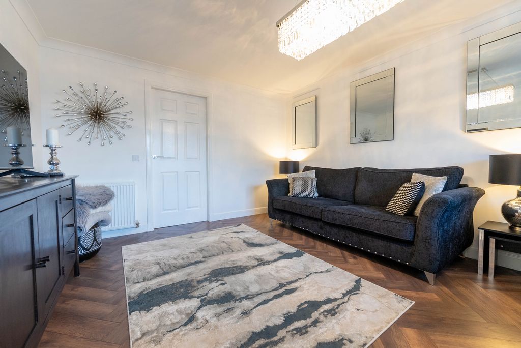 Property photo 2 of 31 Gallery