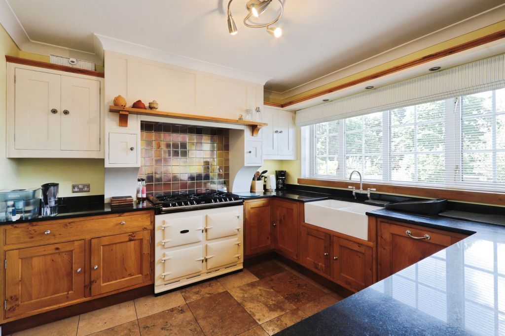 Property photo 3 of 28 Kitchen Diner
