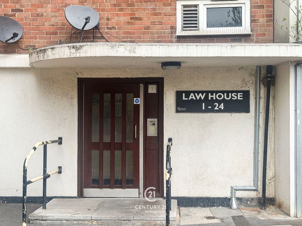 Property photo 2 of 16 E02050 (17)