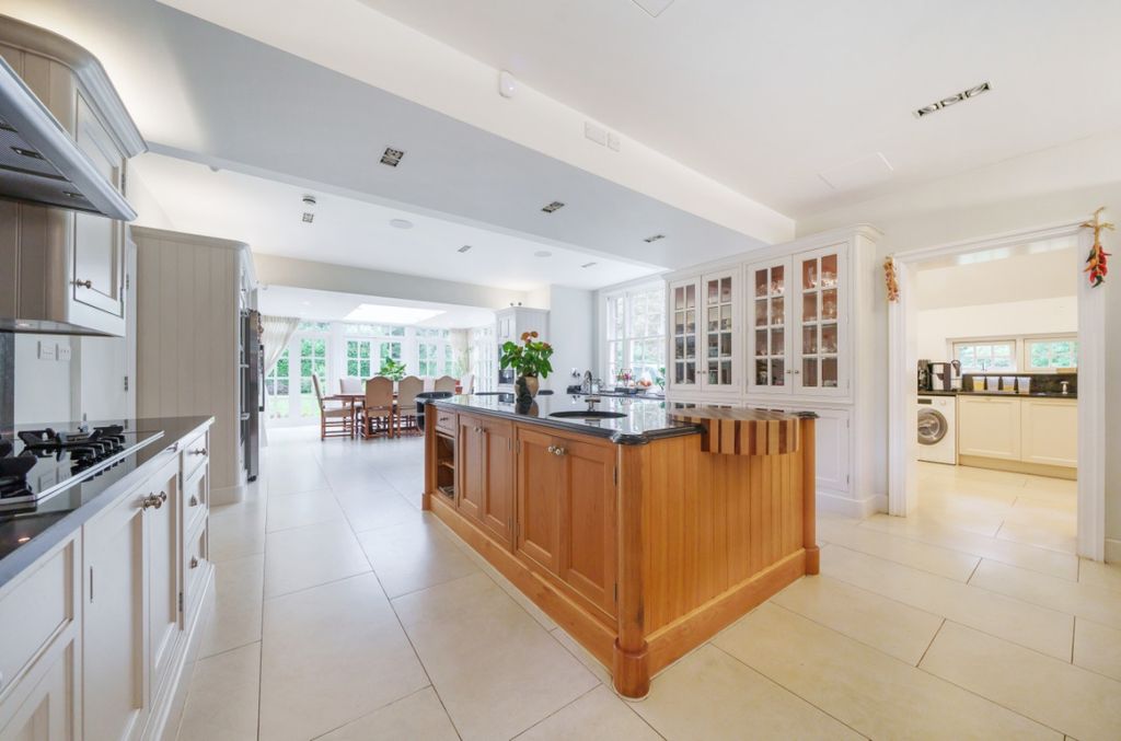 Property photo 3 of 33