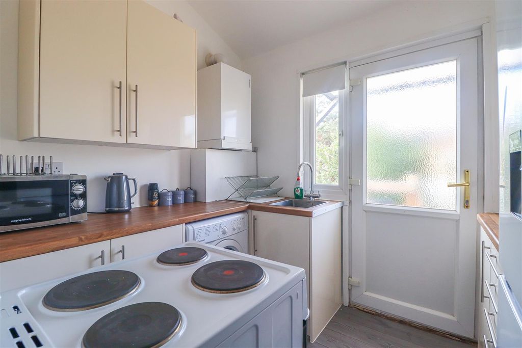 Property photo 3 of 6 Kitchen