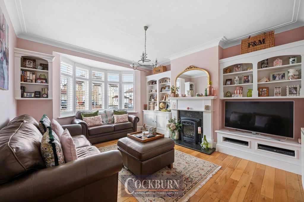 Property photo 2 of 25