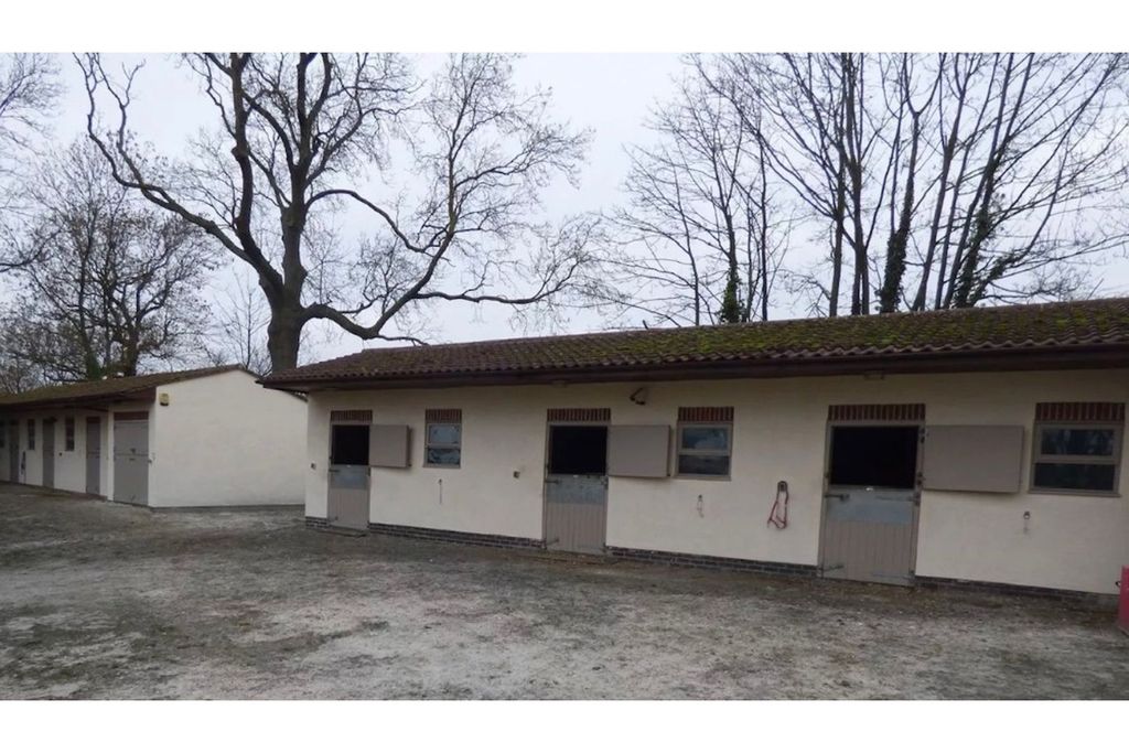Property photo 3 of 31 Stables