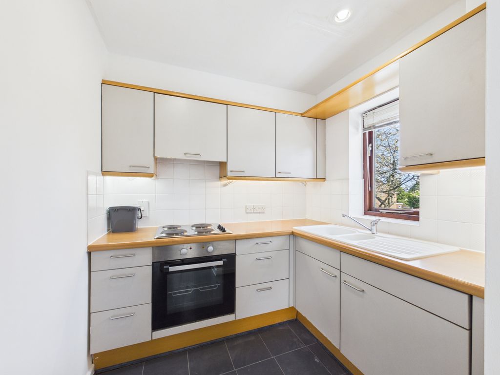 Property photo 3 of 10 Cam01354G0-Pr0701-Still003