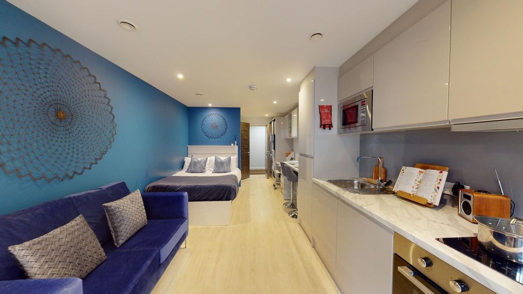 Property photo 2 of 20