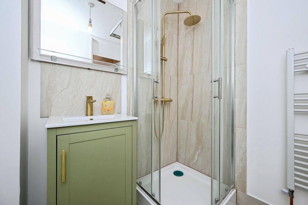 Property photo 3 of 23 Shower Room