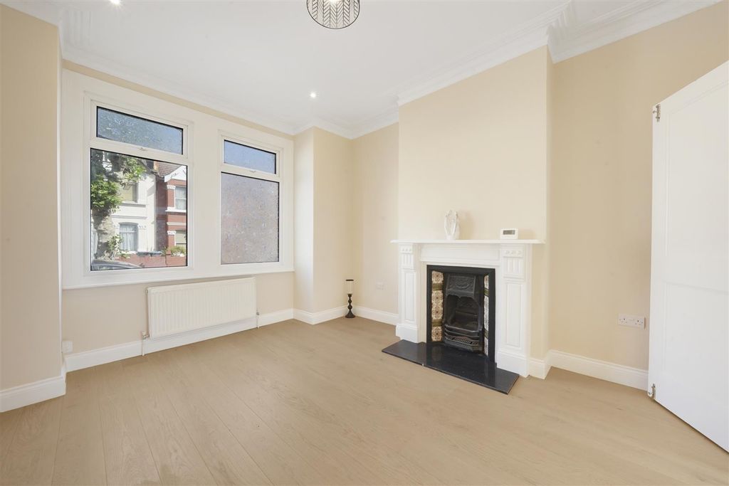 Property photo 2 of 14 Reception Room