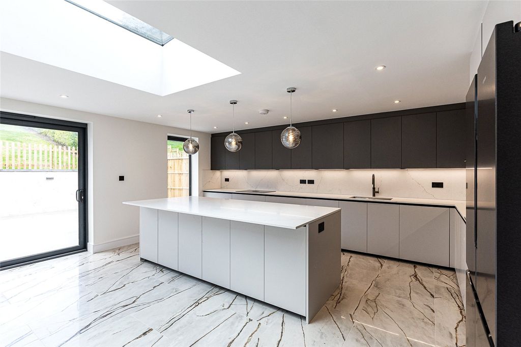 Property photo 2 of 21 Kitchen