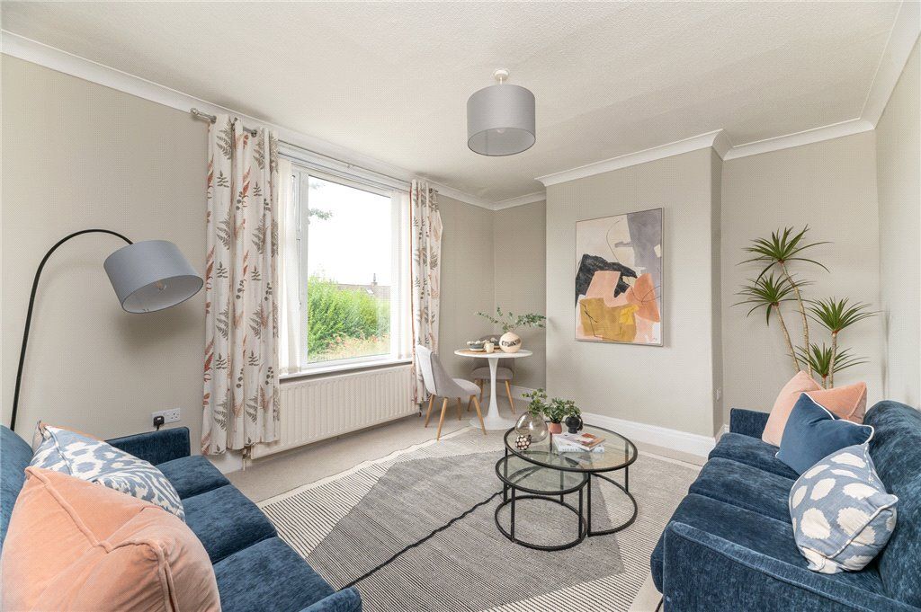 Property photo 3 of 20 Lounge