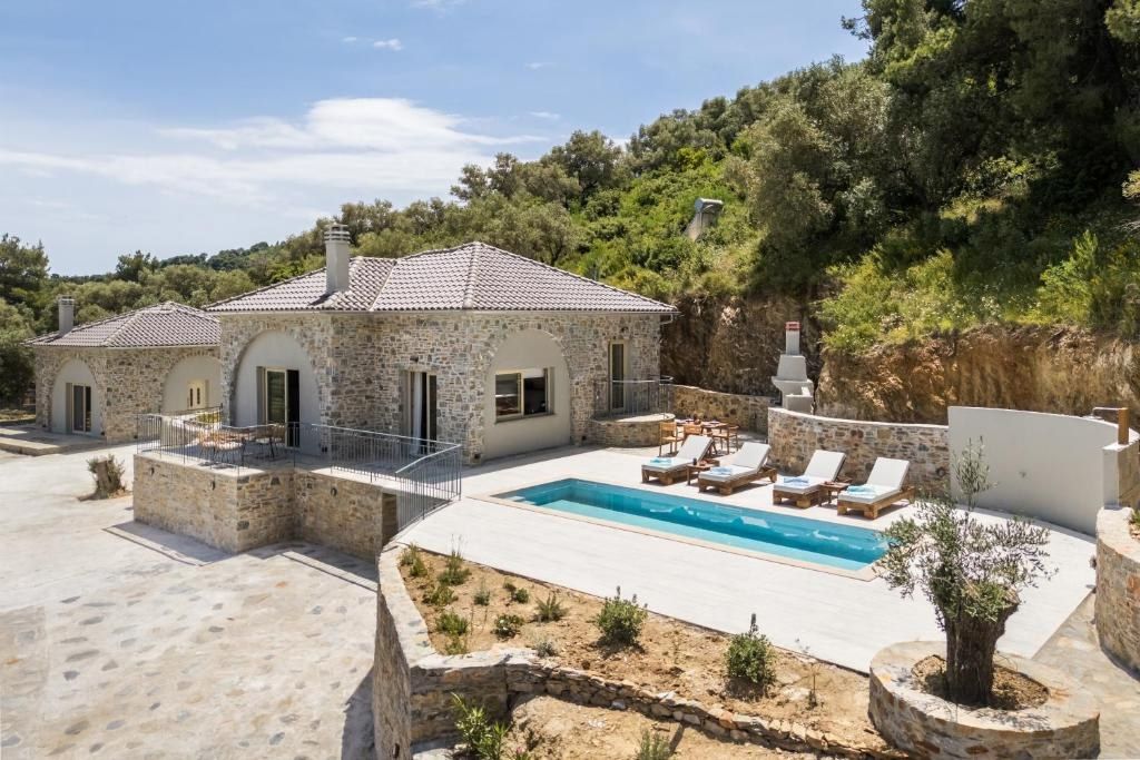 Property photo 2 of 24