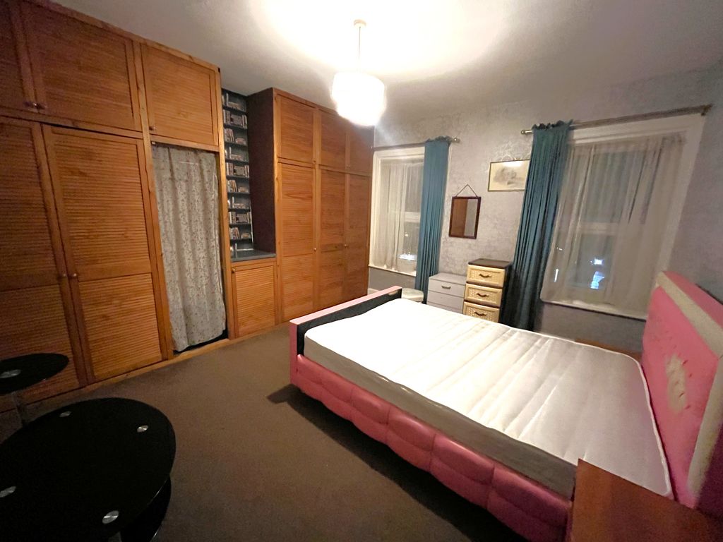 Property photo 3 of 6 Bedroom