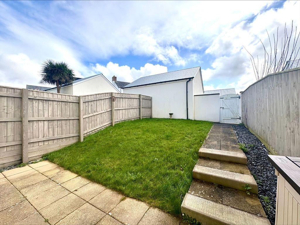 Property photo 2 of 21 Garden