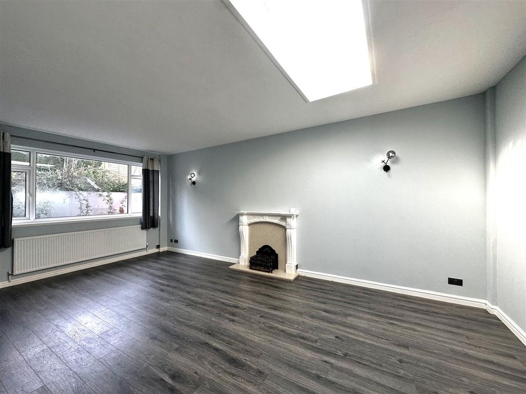 Property photo 3 of 9 Living Room.Jpg